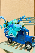 Camion vintage bleu - Composition florale en fleurs éternelles