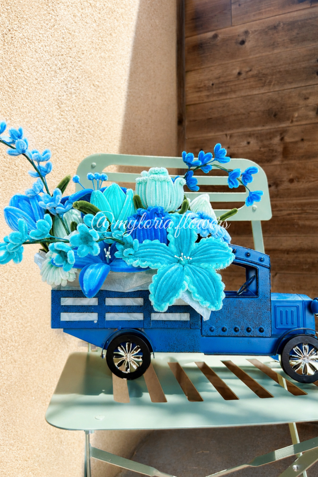 Camion vintage bleu - Composition florale en fleurs éternelles