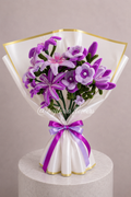Bouquet de fleurs éternelles violet et mauve