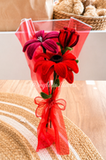 Bouquet de fleurs éternelles rouges et bordeaux