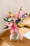 Bouquet de fleurs en chenille fait main avec vase vert