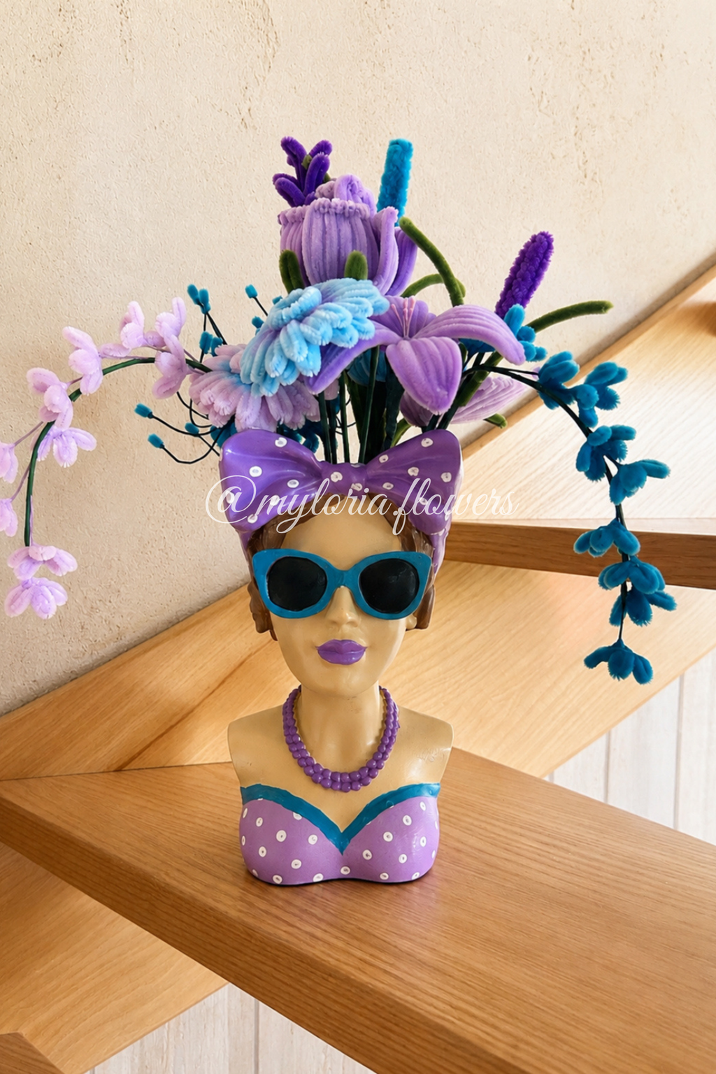 Pot de plusieurs fleurs éternelles violet et bleu