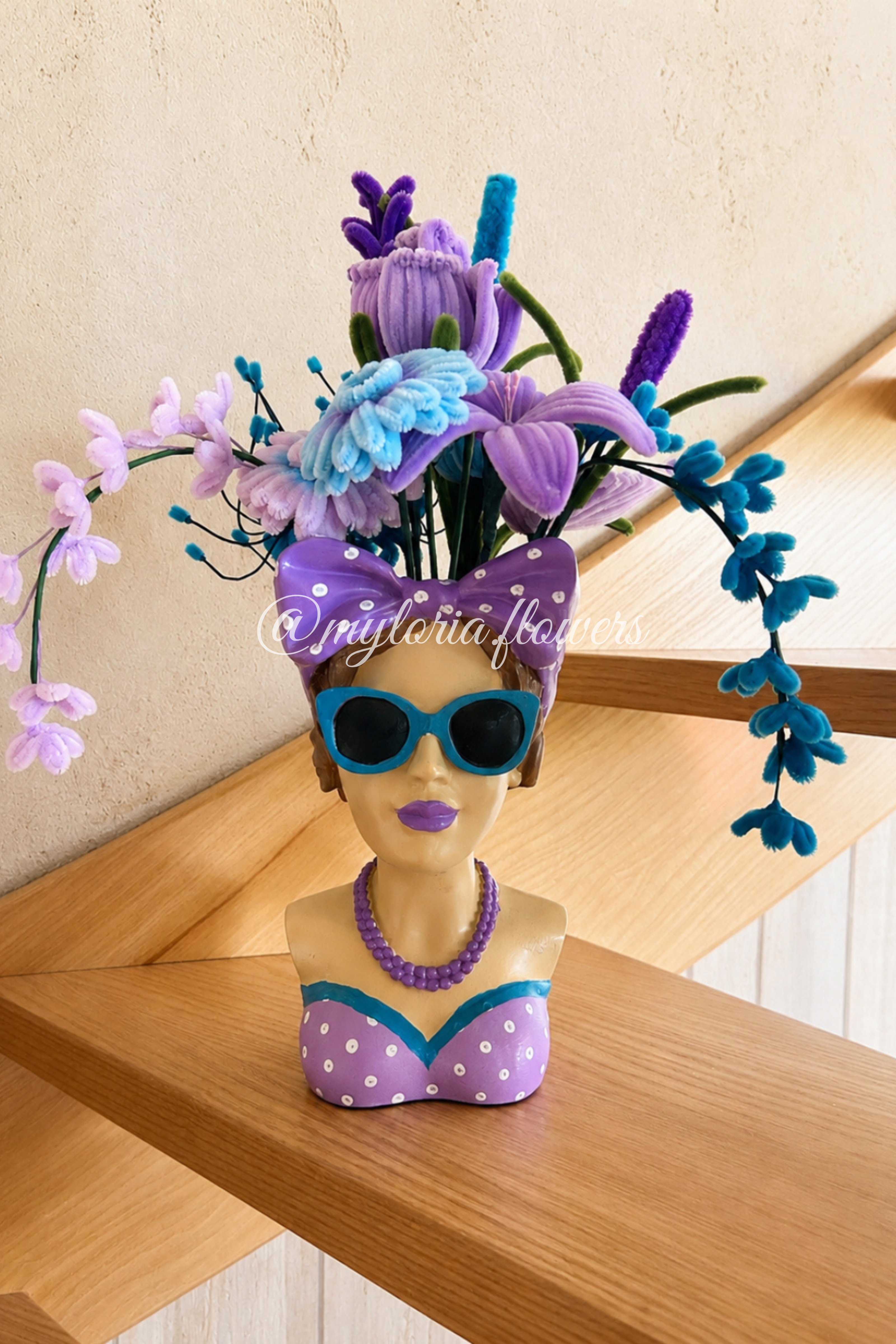 Pot de plusieurs fleurs éternelles violet et bleu