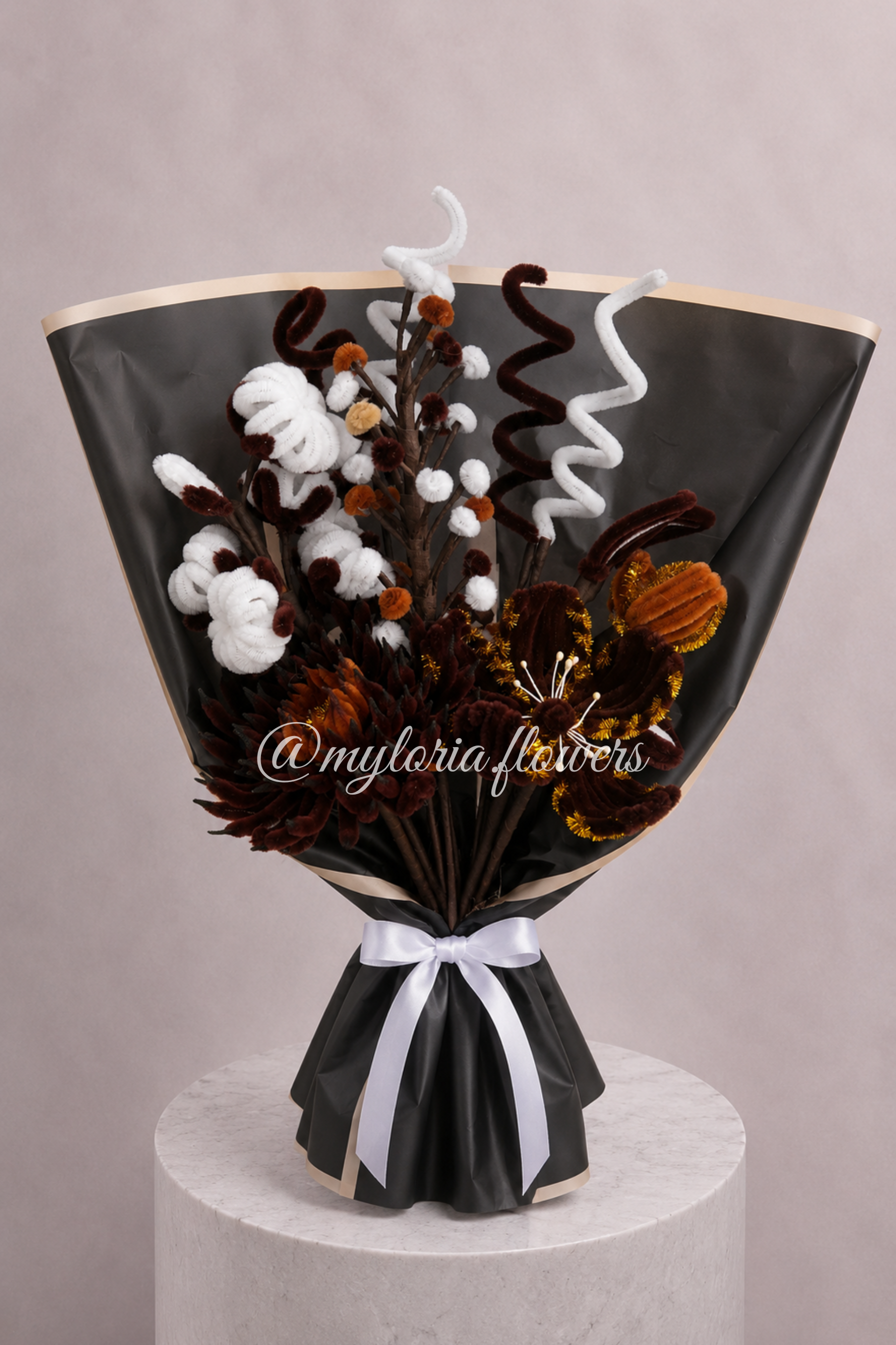 Bouquet de fleurs éternelles marron et blanc