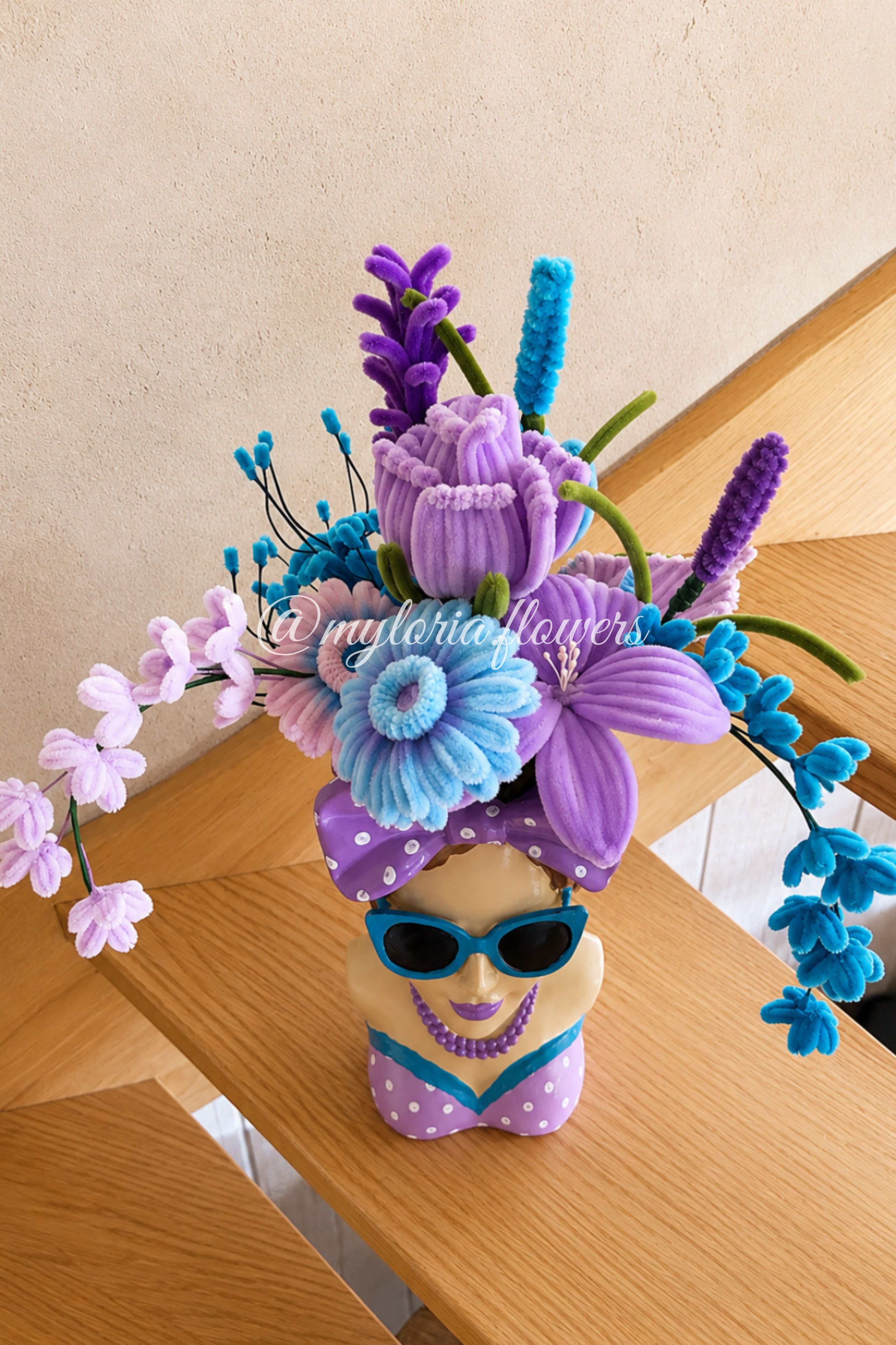 Pot de plusieurs fleurs éternelles violet et bleu