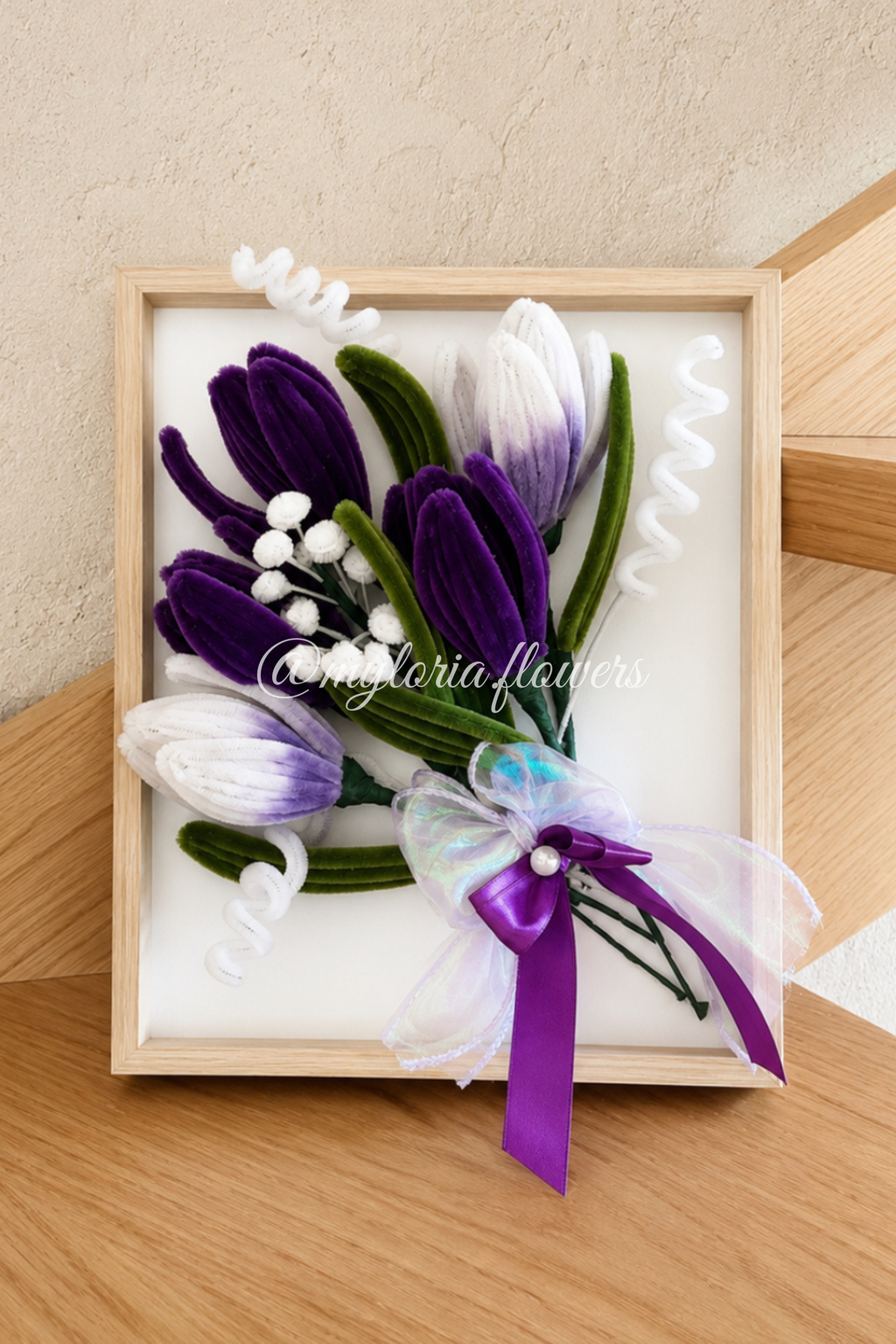Cadre décoratif de tulipes violettes