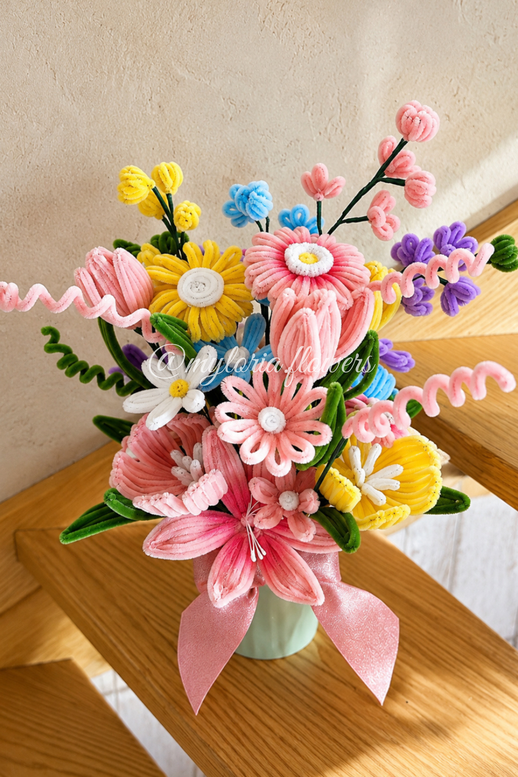 Bouquet de fleurs en chenille fait main avec vase vert