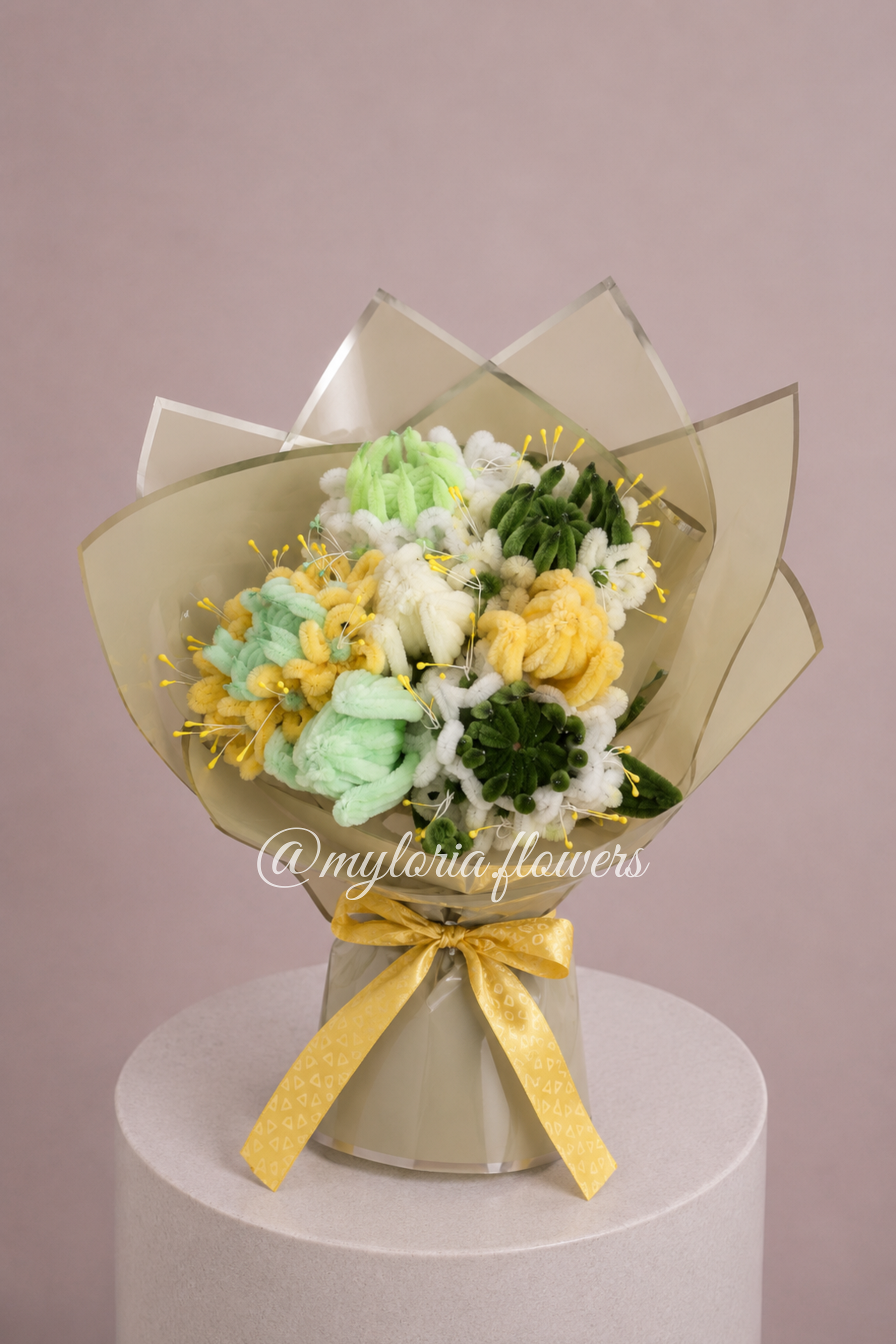 Bouquet de 7 fleurs éternelles jaune, vert et blanc