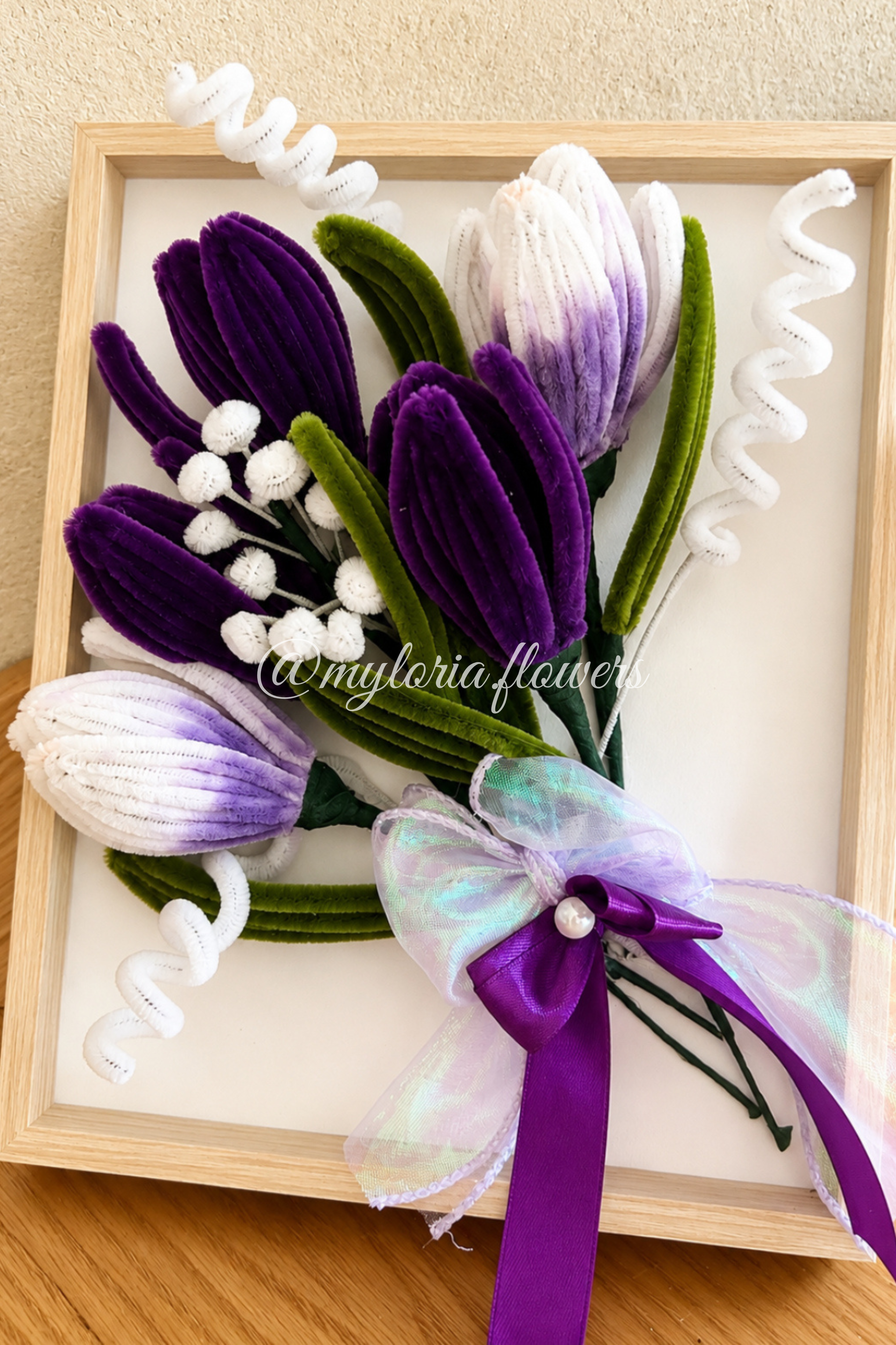 Cadre décoratif de tulipes violettes