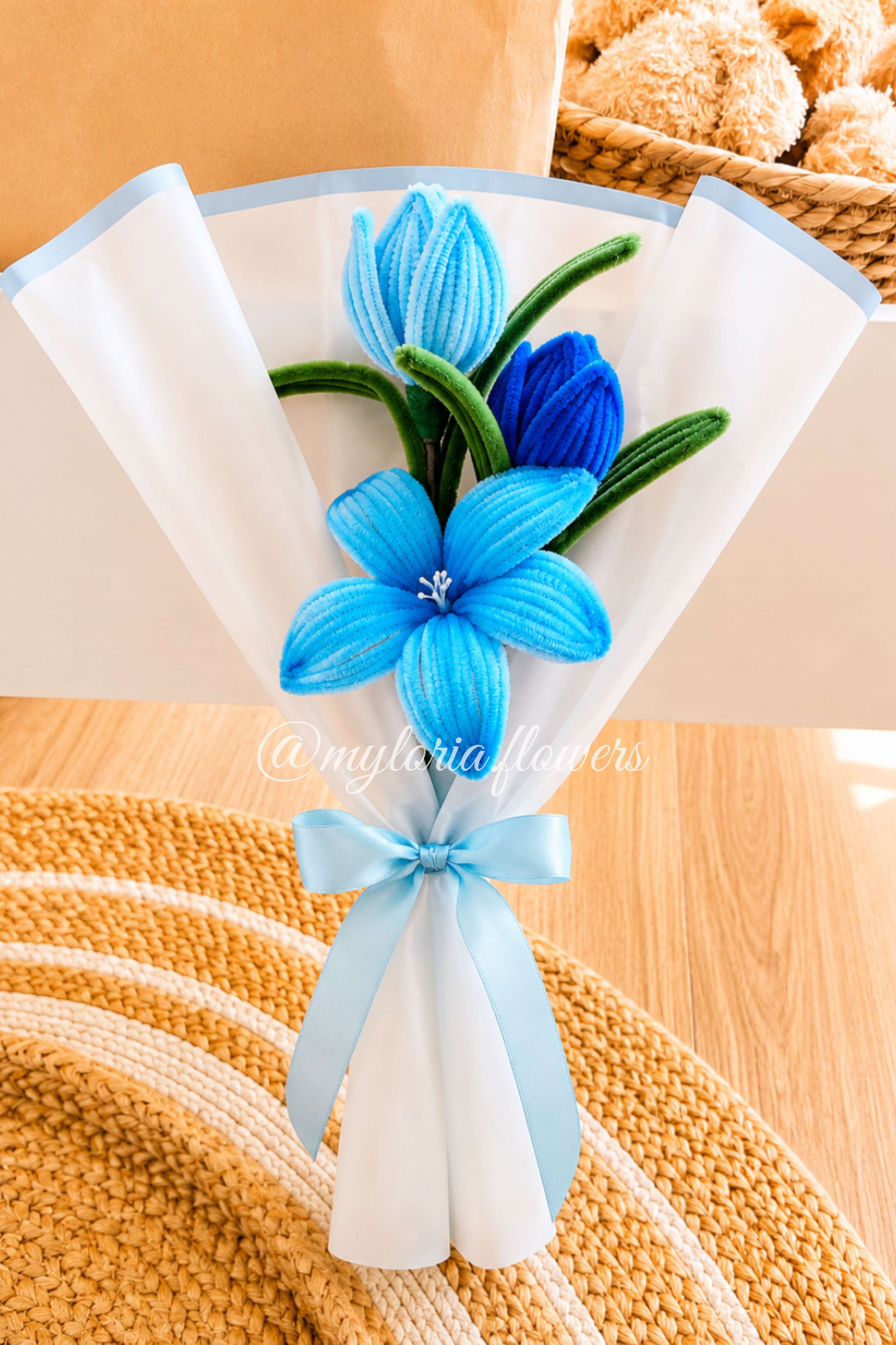 Bouquet de fleurs éternelles bleues claire