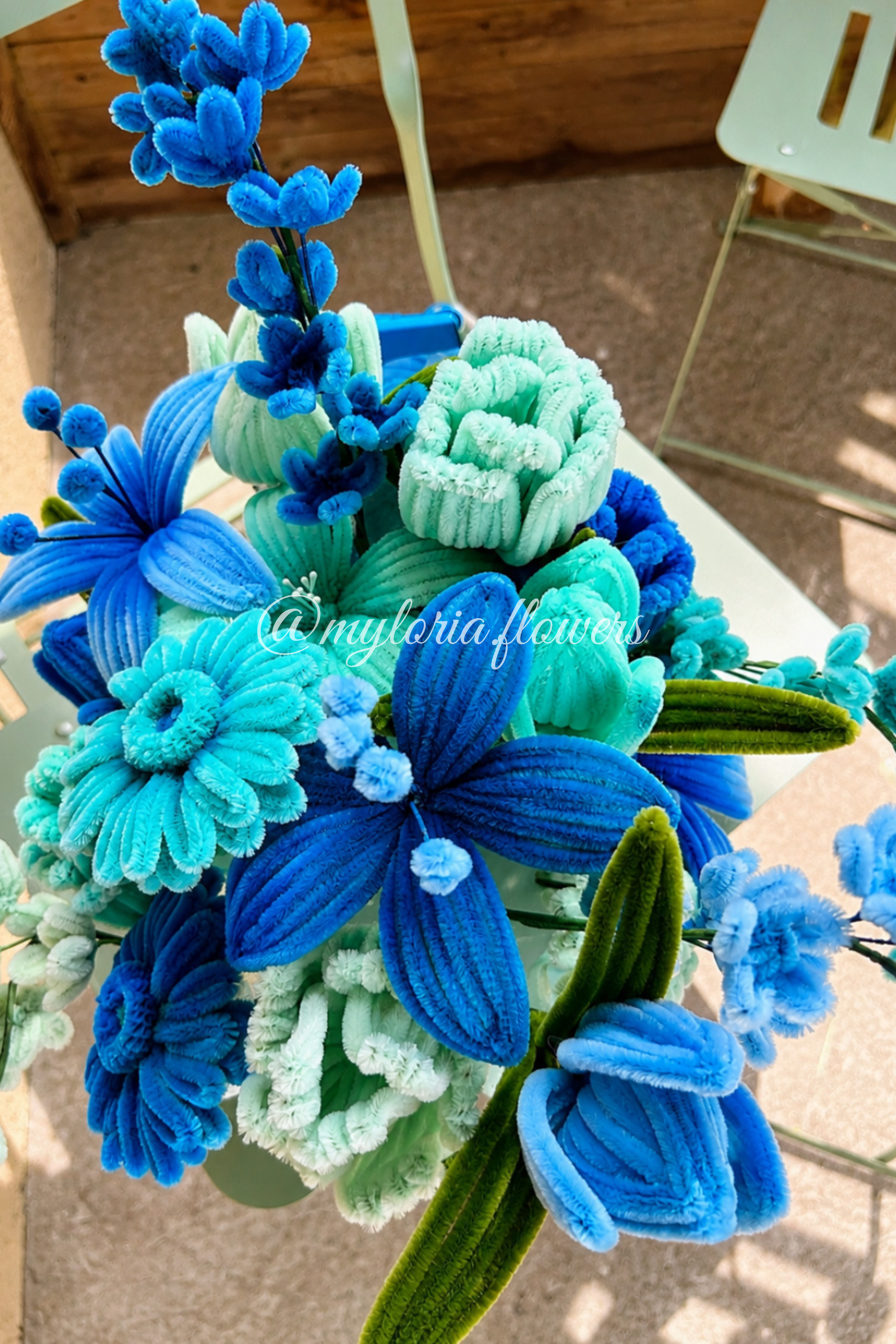 Camion vintage bleu - Composition florale en fleurs éternelles