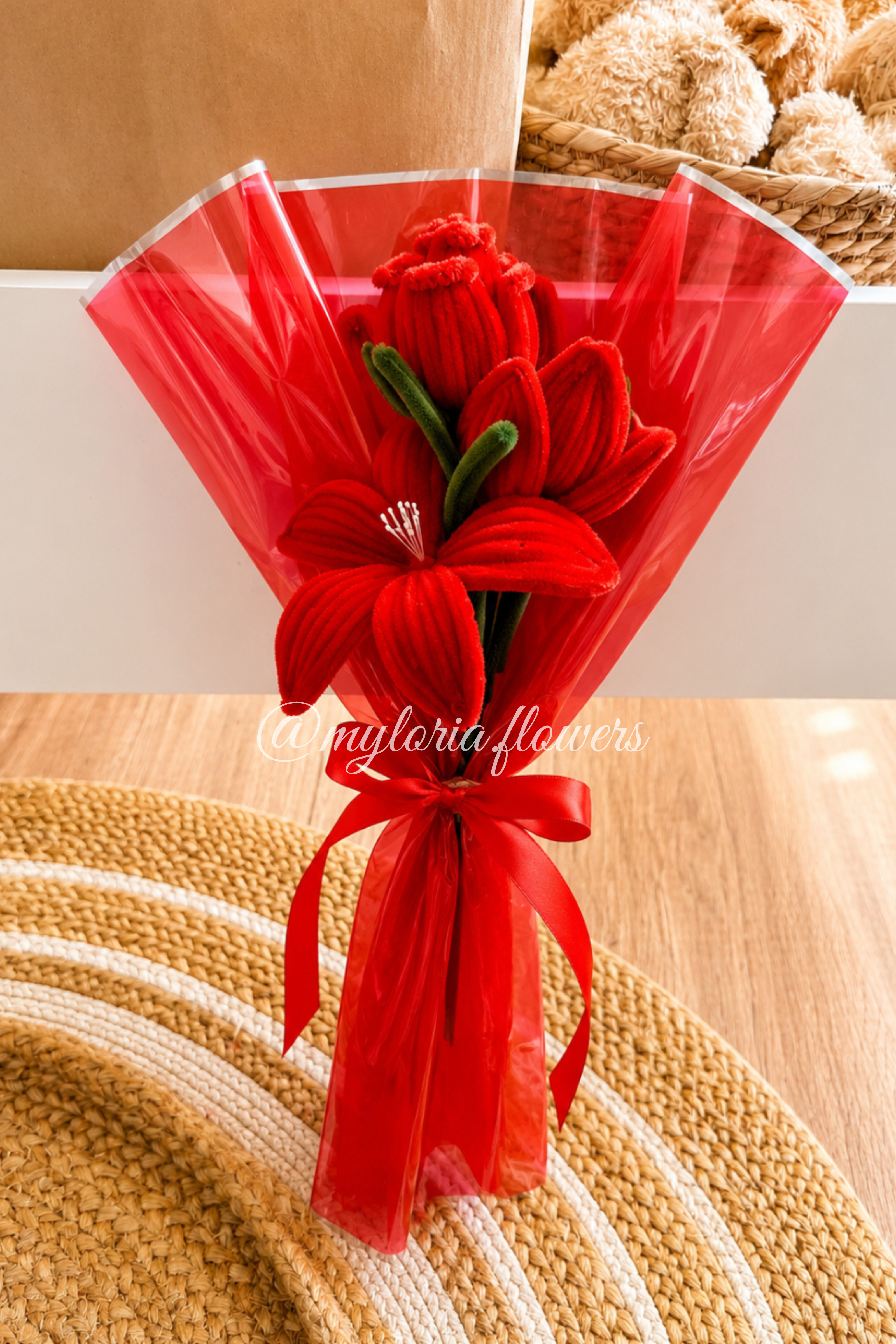 Bouquet de trois fleurs éternelles rouges