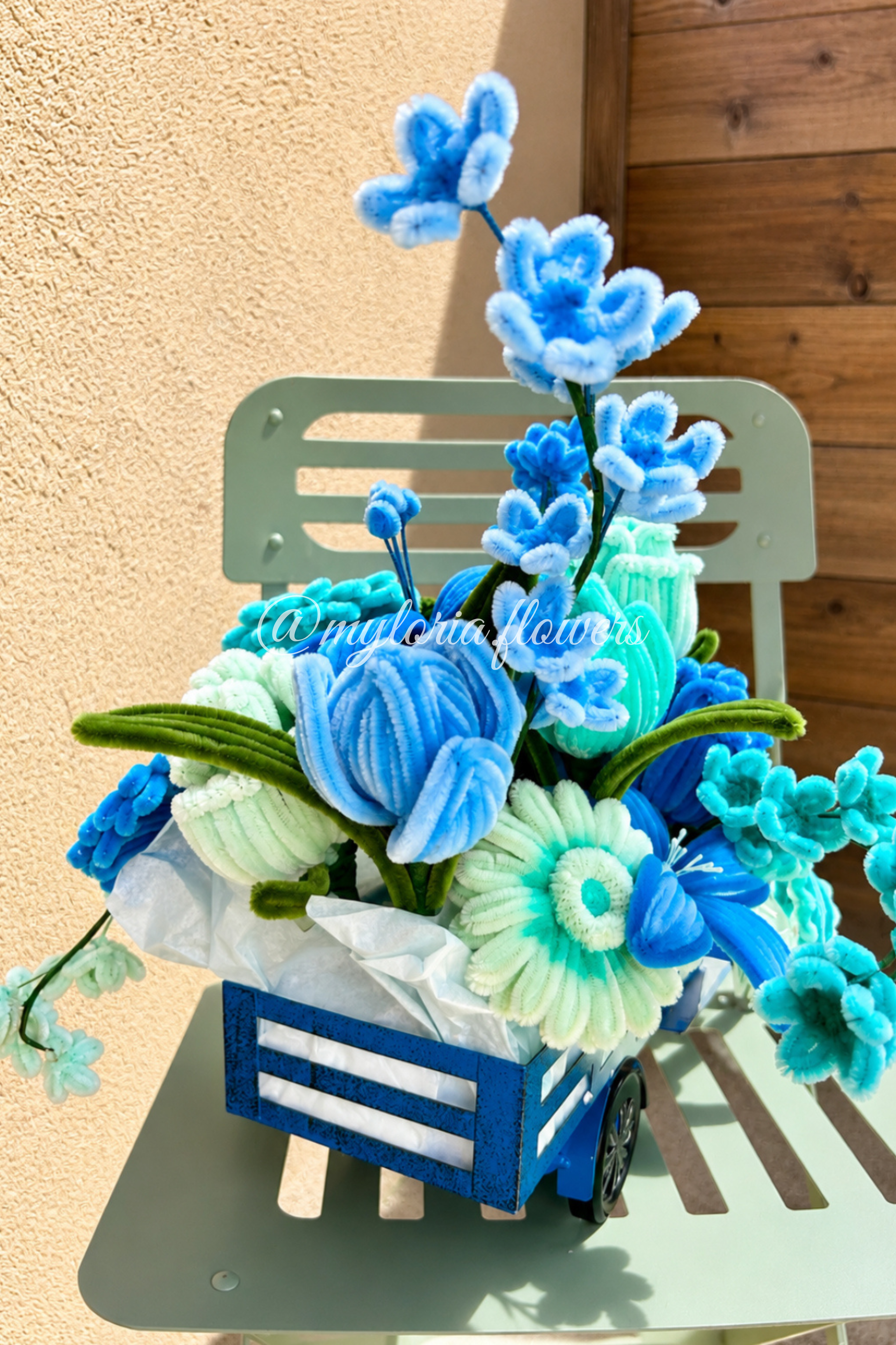 Camion vintage bleu - Composition florale en fleurs éternelles