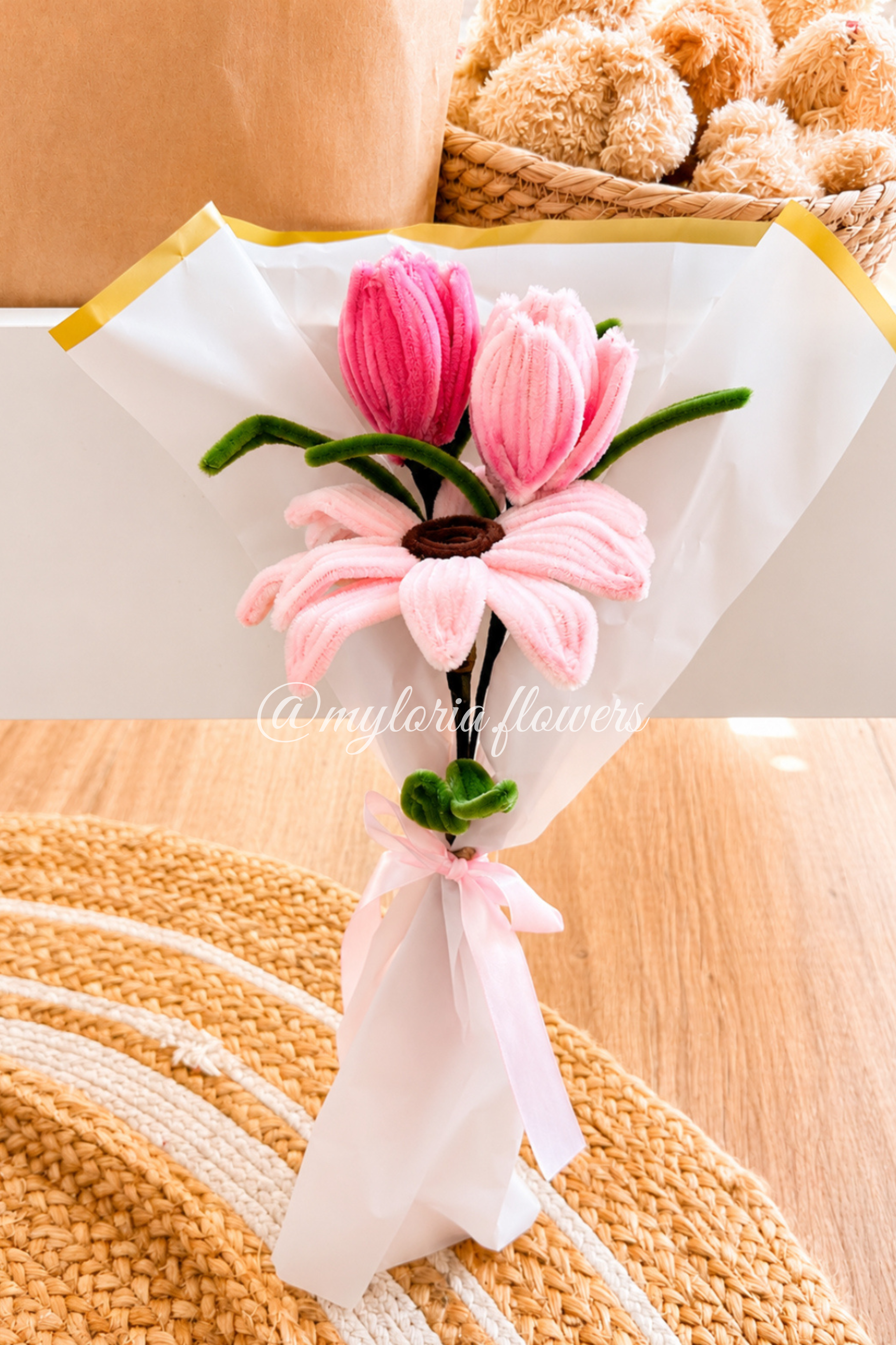 Bouquet de trois fleurs éternelles roses poudrées